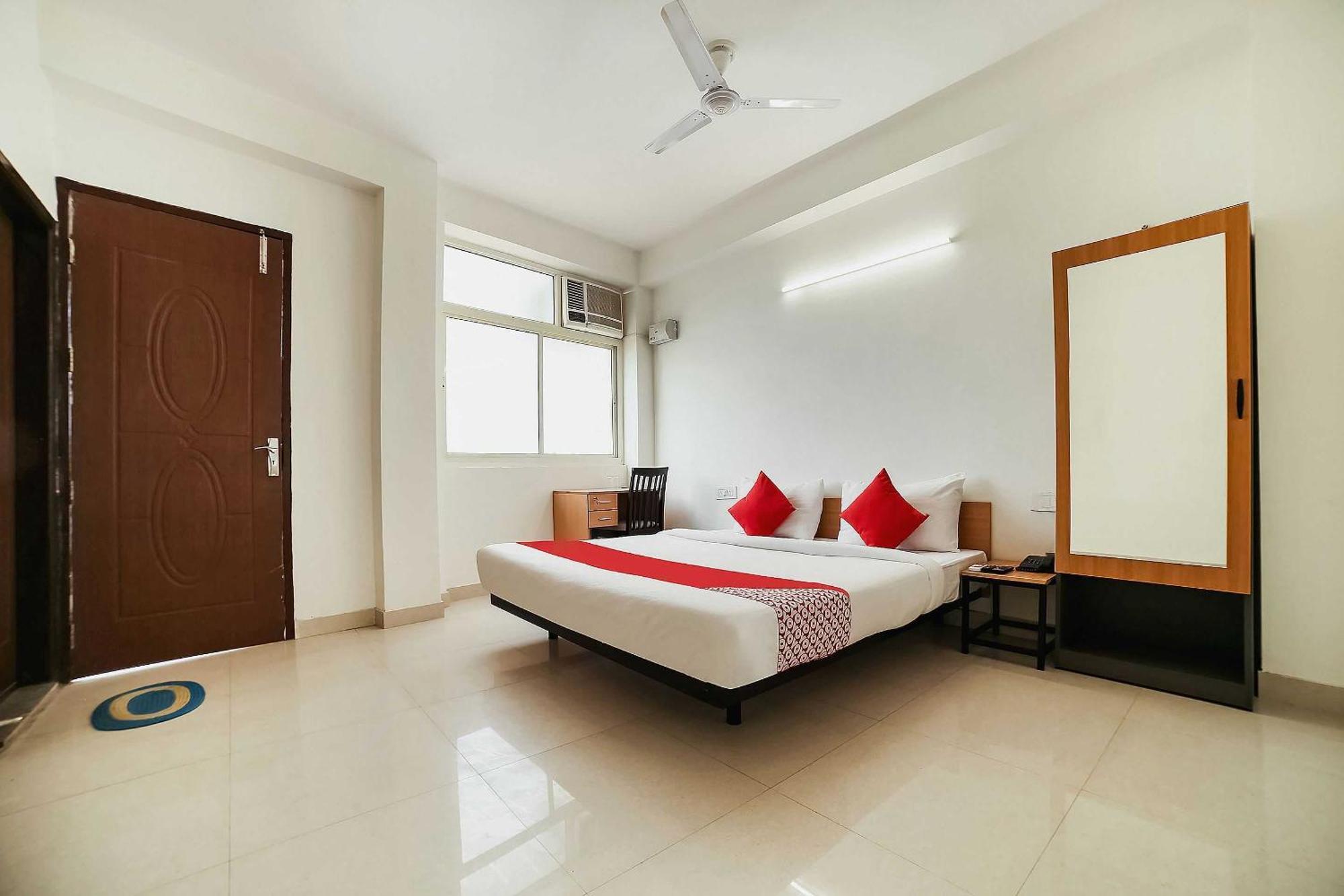 Live On Del5542 Hotel New Delhi Luaran gambar
